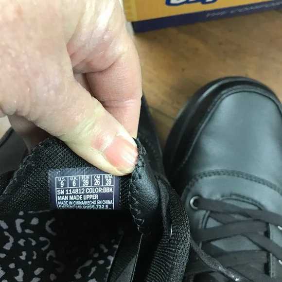 Skechers BOBS Hands Free Slip Ins Womens Black FaLeather Comfort Sneakers Sz 9 - Picture 2 of 9